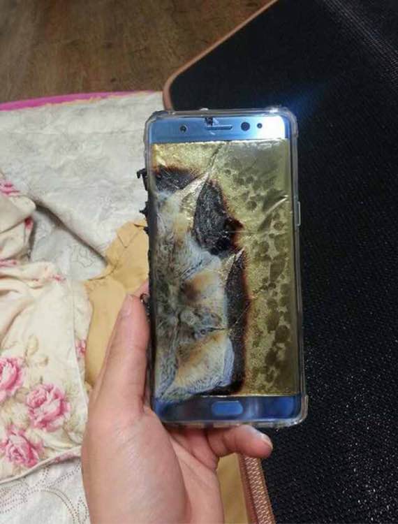 Samsung прекратила продажи Galaxy Note 7 из-за взрывных батарей, купившим обещана замена