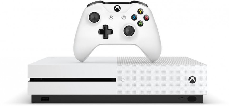 Игровая приставка Xbox One S  поступила в продажу в России