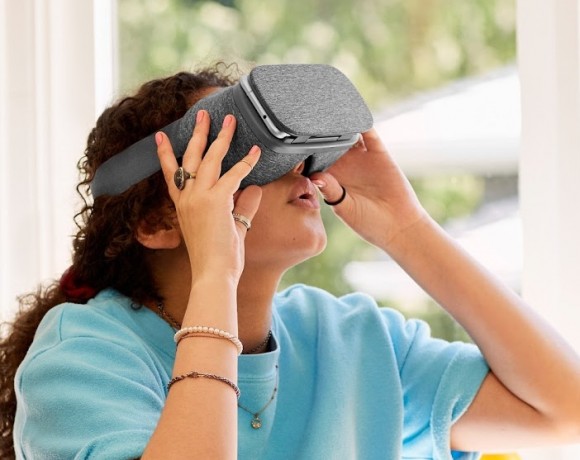Шлем виртуальной реальности DayDream View появится в магазинах 10 ноября