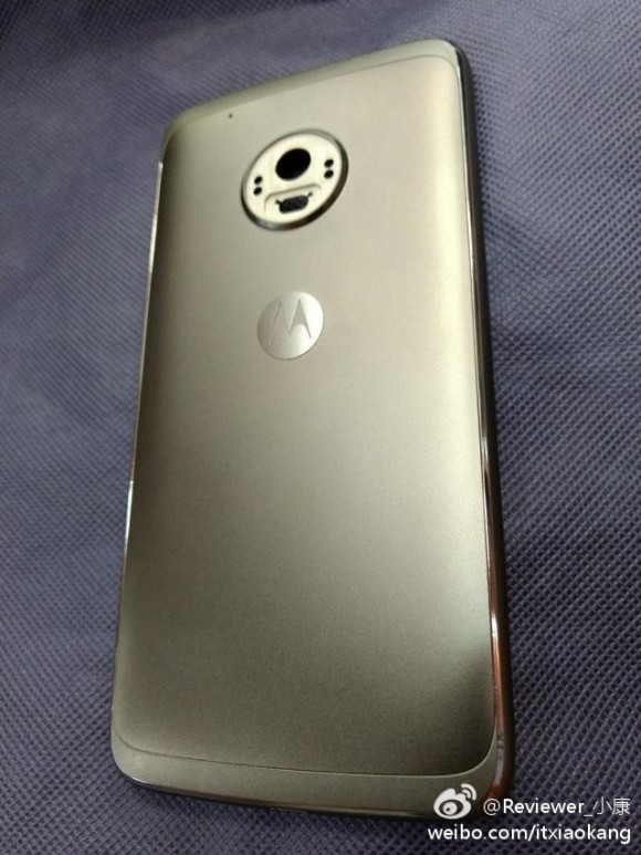 Новые живые фото показали Moto G5 Plus сзади