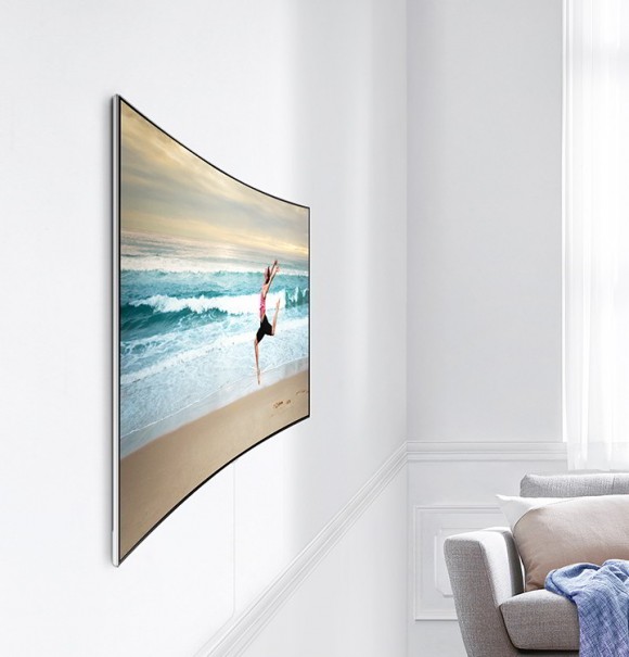 Телевизор без разъёмов на корпусе удобнее крепить на стену