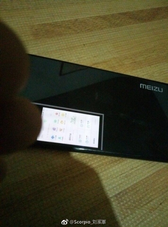 Второй дисплей Meizu Pro 7 полезен при съемке селфи основной камерой