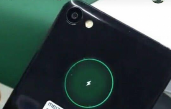 Meizu X2 с круглым дисплеем показался на фото