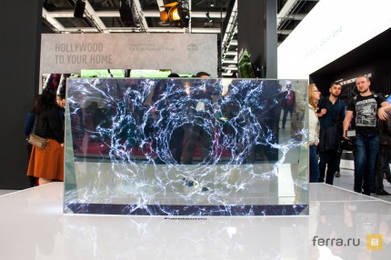 Panasonic показал прозрачный OLED-телевизор