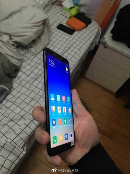 Безрамочный смартфон Xiaomi Mi 6X показался на живых фото