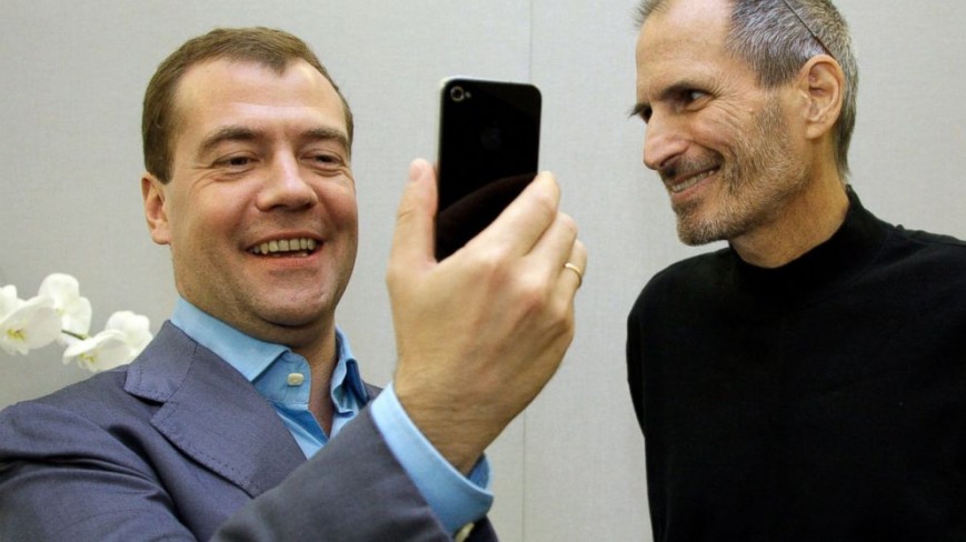 Дмитрий Медведев, iPhone 4 и Стив Джобс