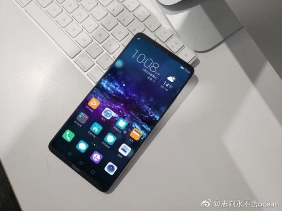 «Пугающий» смартфон Huawei показался лицом