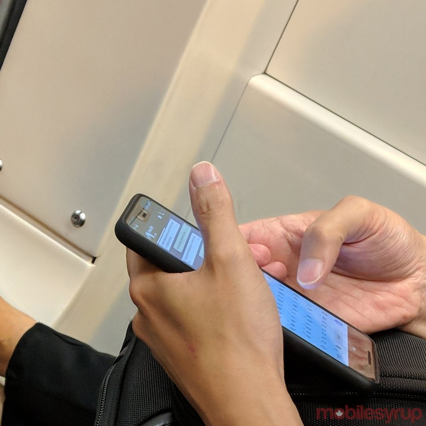 Новый флагманский смартфон Google замечен в трамвае в Торонто