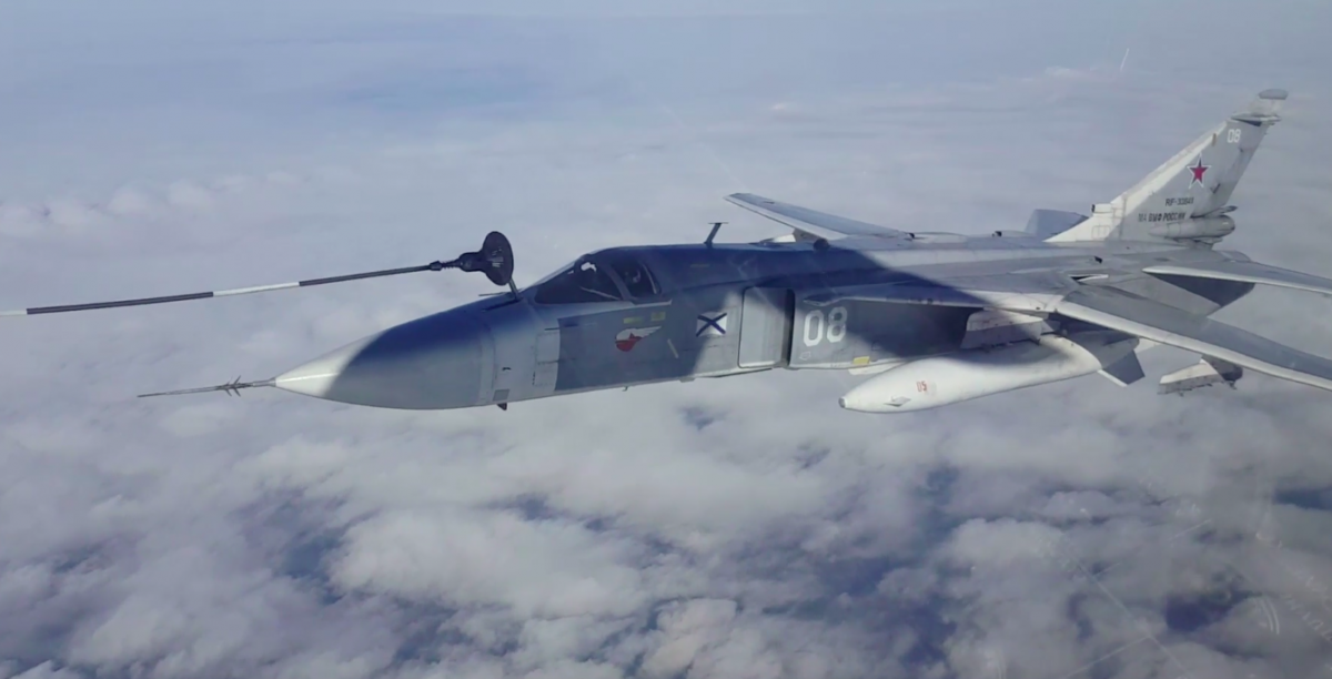На видео показали дозаправку российских боевых самолётов в воздухе