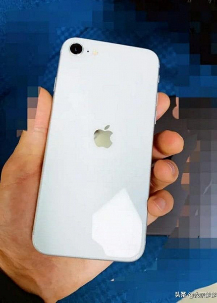 В сети появилось свежее фото недорогого iPhone SE 2 незадолго до анонса
