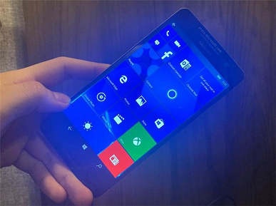 В Китае продают образец смартфона на Windows, который так и не вышел
