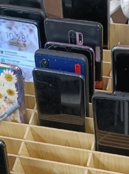 На фото из соцсети обнаружили загадочный смартфон Xiaomi
