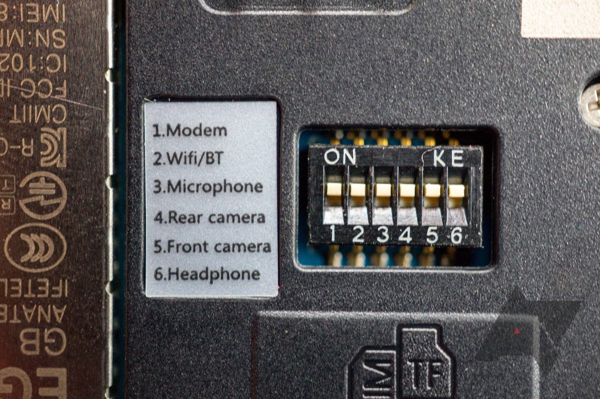 Выпущен смартфон с возможностью отключать камеры, микрофон и даже разъём для наушников