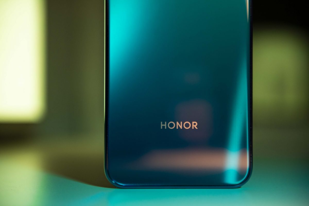 Всесторонне классный смартфон среднего класса — Honor 30i