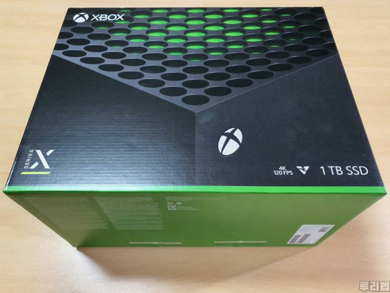 Новенький Xbox Series X уже доставили в магазины