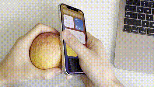 С помощью нового iPhone 12 почистили яблоко