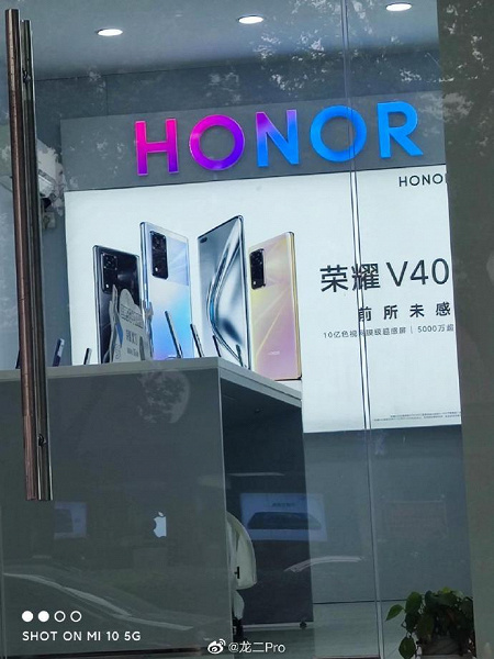 Honor показал внешность нового флагманского смартфона на рекламном плакате