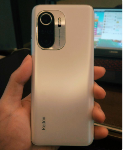 Опубликовано “живое” фото недорогого флагмана Xiaomi Redmi K40