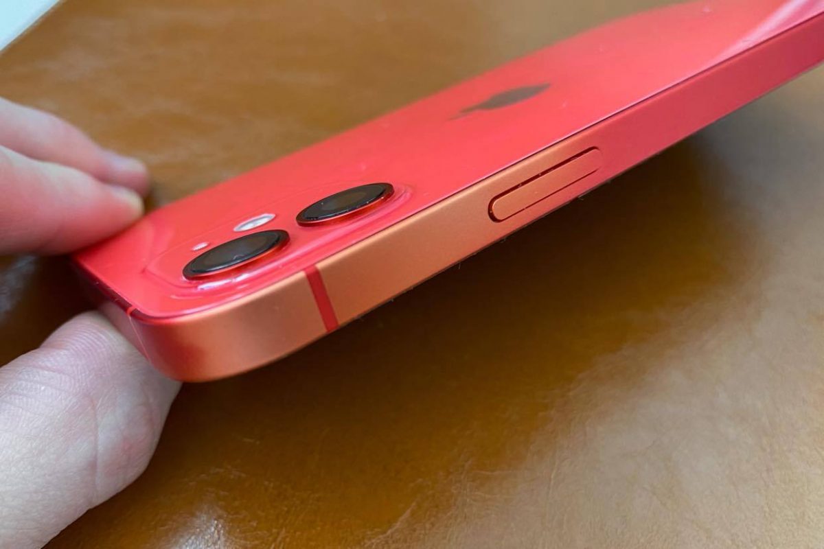 Владельцы iPhone 12 столкнулись с неприятным дефектом смартфона