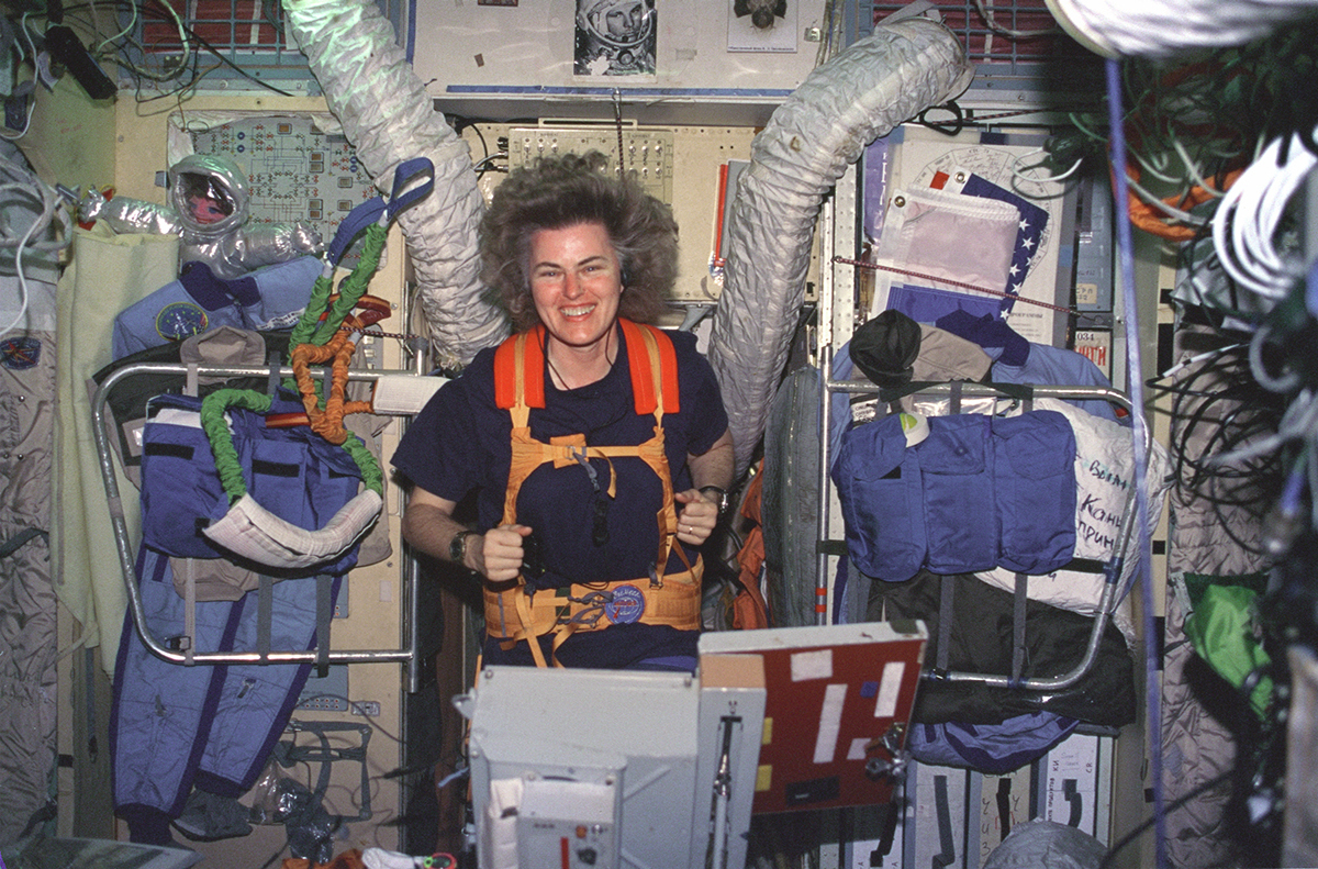 Ровно 25 лет назад женщина-астронавт поставила двойной рекорд по пребыванию в космосе