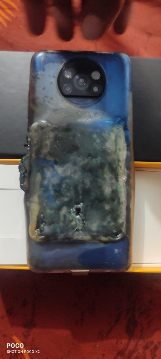 Смартфон Xiaomi Poco X3 взорвался во время зарядки
