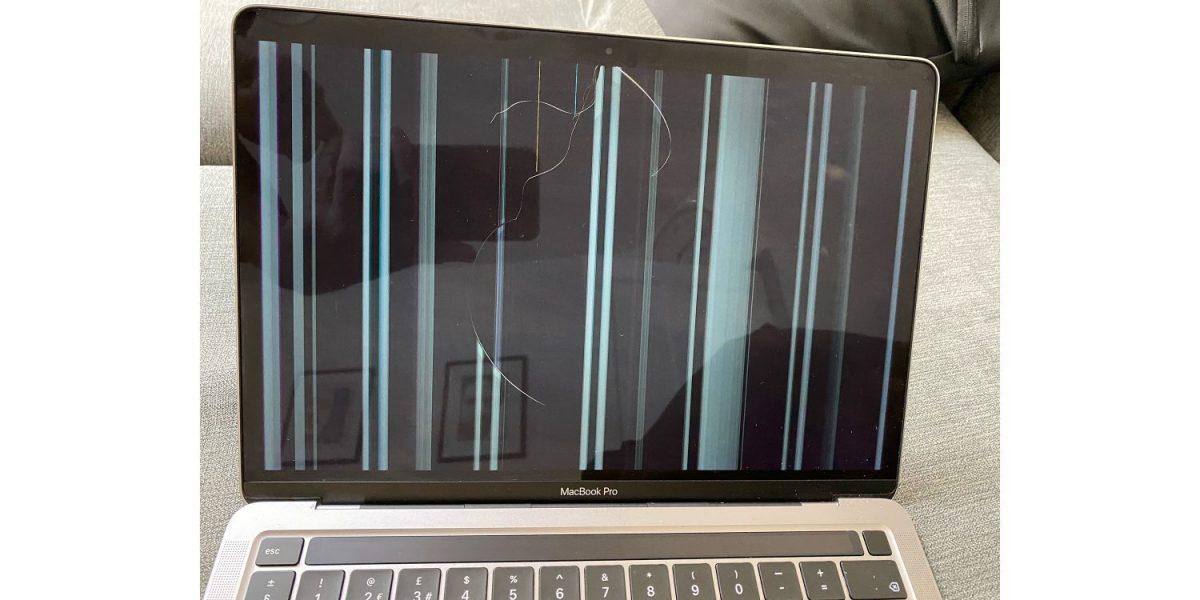 Экраны новейших MacBook начали трескаться без причины