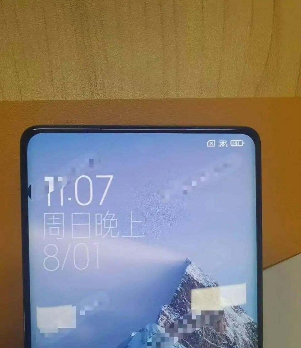 В сеть утекло «живое» фото нового смартфона Xiaomi с подэкранной камерой