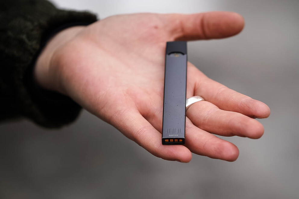 Учёные признали одинаковый вред обычных и электронных сигарет для человека