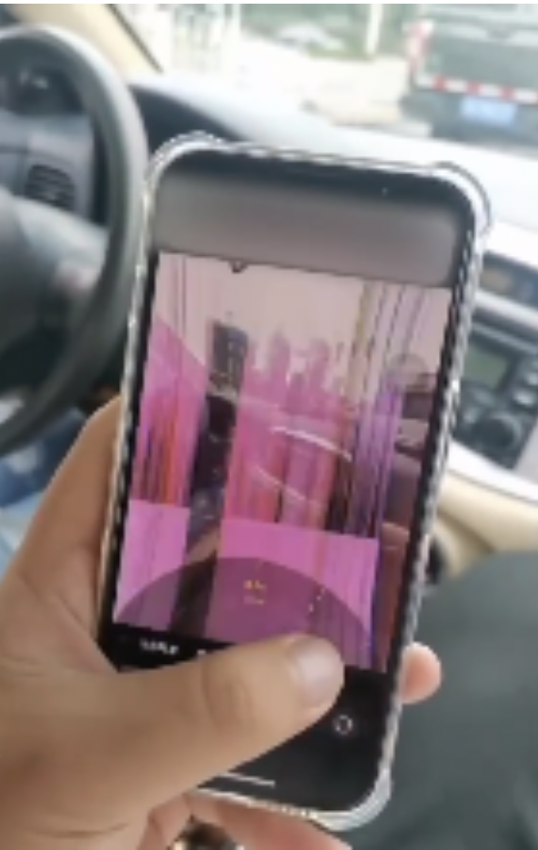 Пользователи iPhone 13 пожаловались на розовый экран