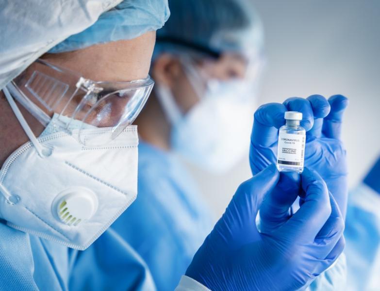 Российские учёные выяснили, помогает ли вакцинация в борьбе с «омикроном»