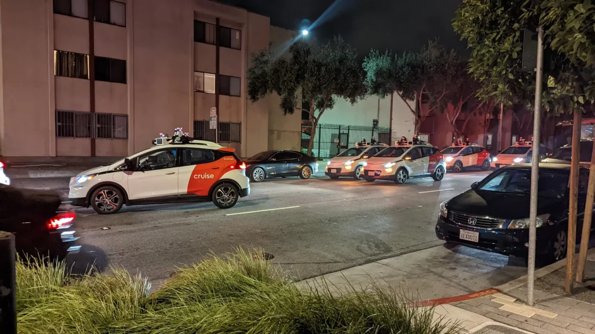 Группа роботакси заблокировала дорогу в Сан-Франциско
