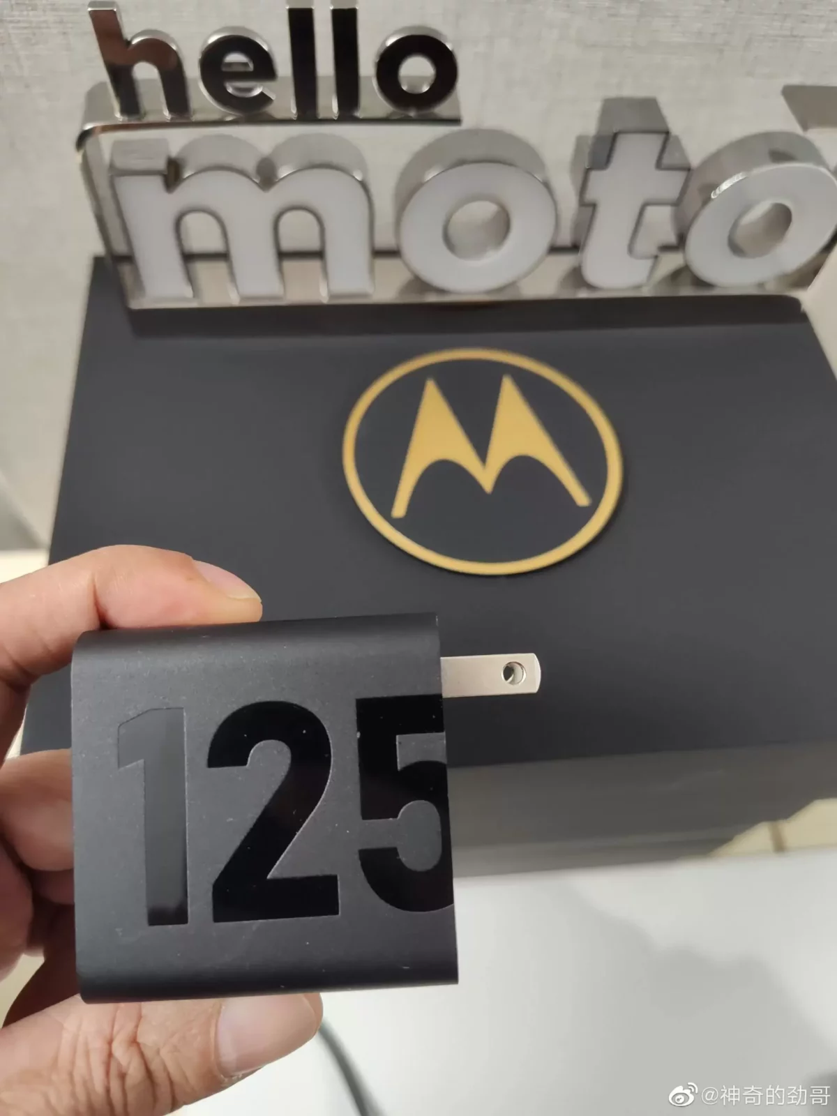 Ещё и 125 Вт: раскрыта скорость зарядки самого мощного смартфона Motorola