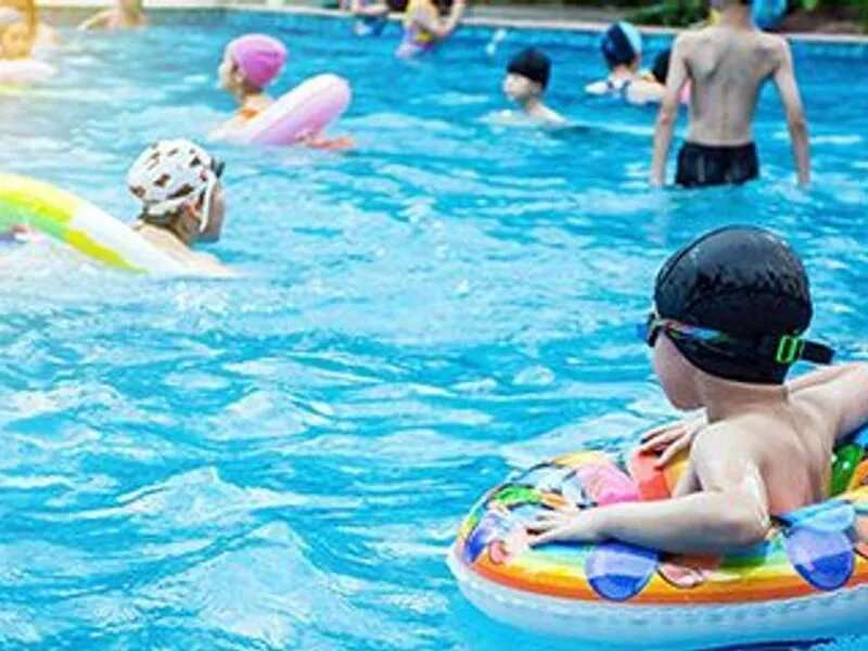 Как защитить уши от инфекции, когда вы купаетесь летом