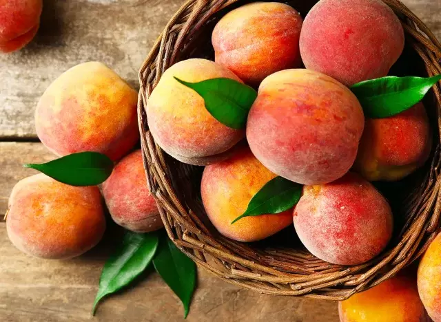 Пять побочных эффектов употребления персиков
