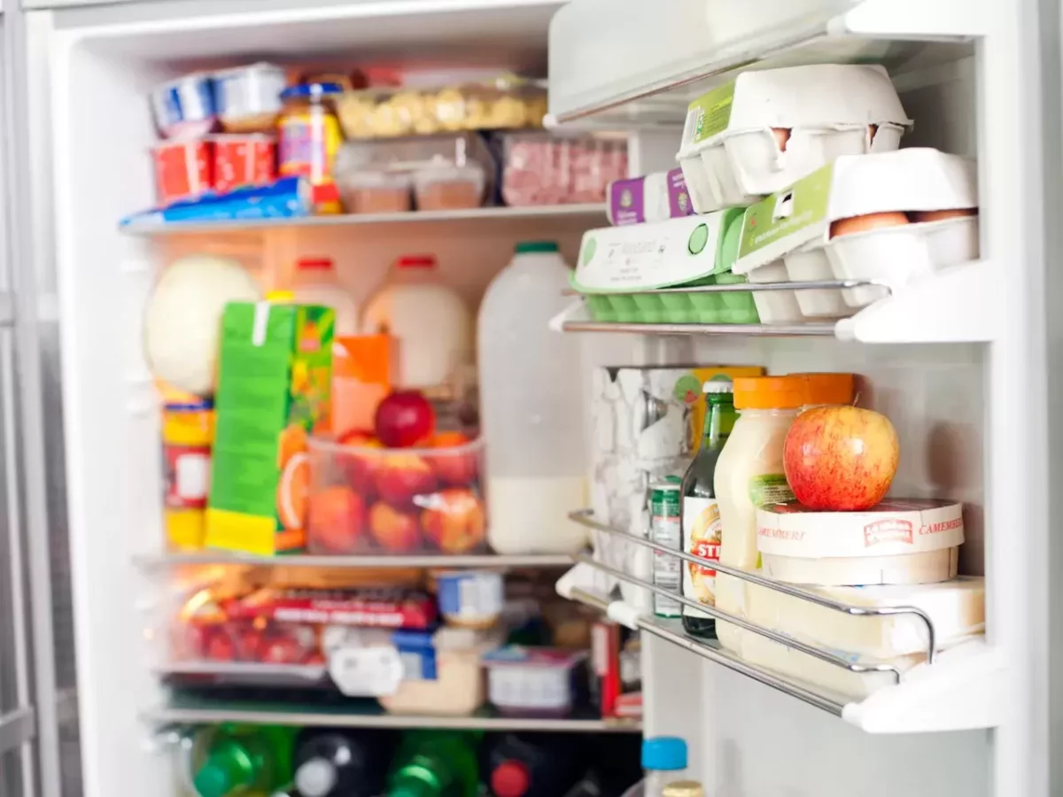 Если хранить в дверце холодильника эти продукты, они станут опасными для здоровья