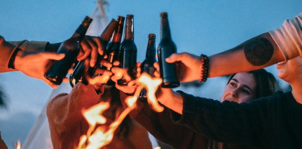 Насколько опасно давать подростку пробовать алкоголь
