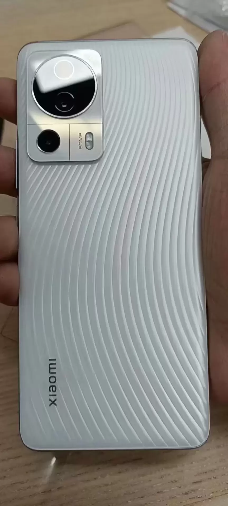 Новый смартфон Xiaomi c айфоноподобным вырезом показали на «живых» фото