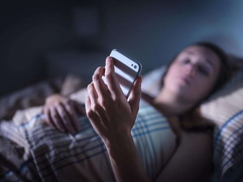 Учёные: подросткам опасно смотреть YouTube перед сном