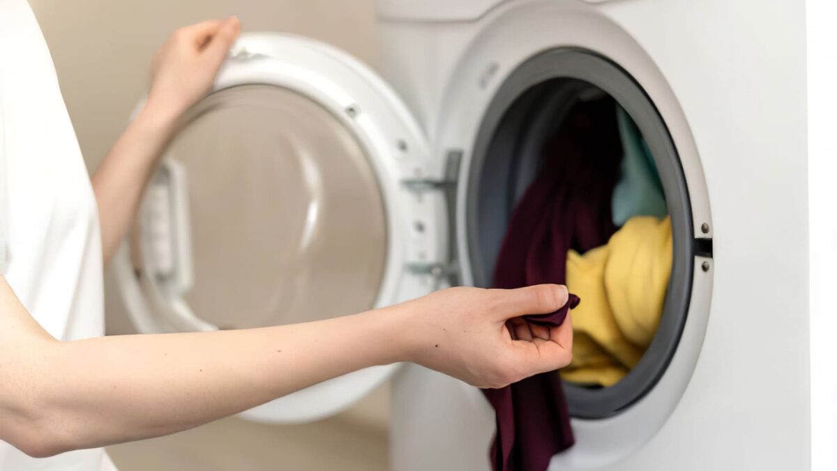 Заметили, что стиральная машина «прыгает» при работе? Возможно, дело в трёх факторах